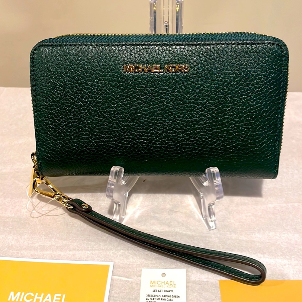 Michael Kors Jet Set Leather Zip Wristlet NWT 7.5”x4.5”